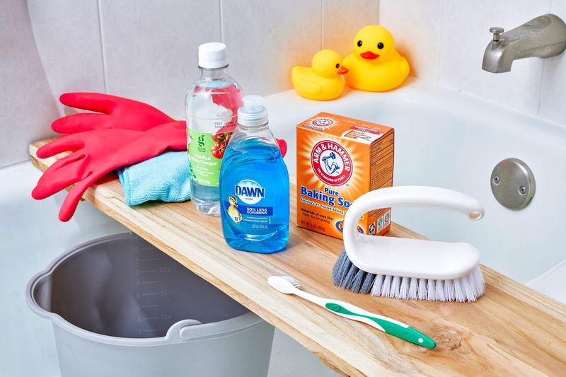 what to use to clean acrylic bathtub