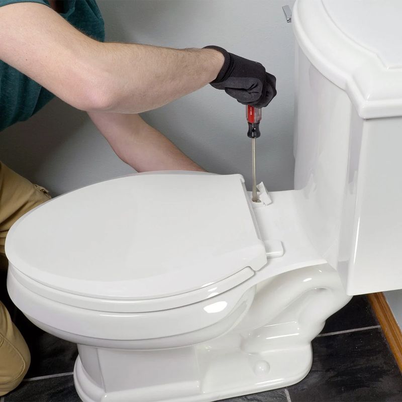 are toilet seats standard size